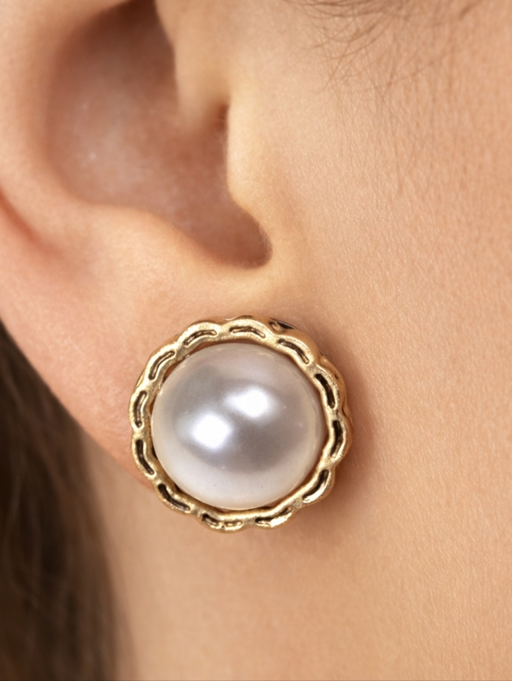 Metal Design Gold tone and Off-white color Stud / Clip-on Earrings